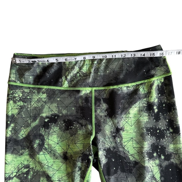 Active Life Horoscope Capri Leggings Green Geometric Reversible Size M (est.) - Picture 5 of 10